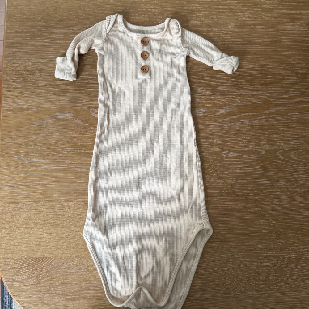 Caden Lane Cream Ribbed Button-Front Baby Sleep Gown